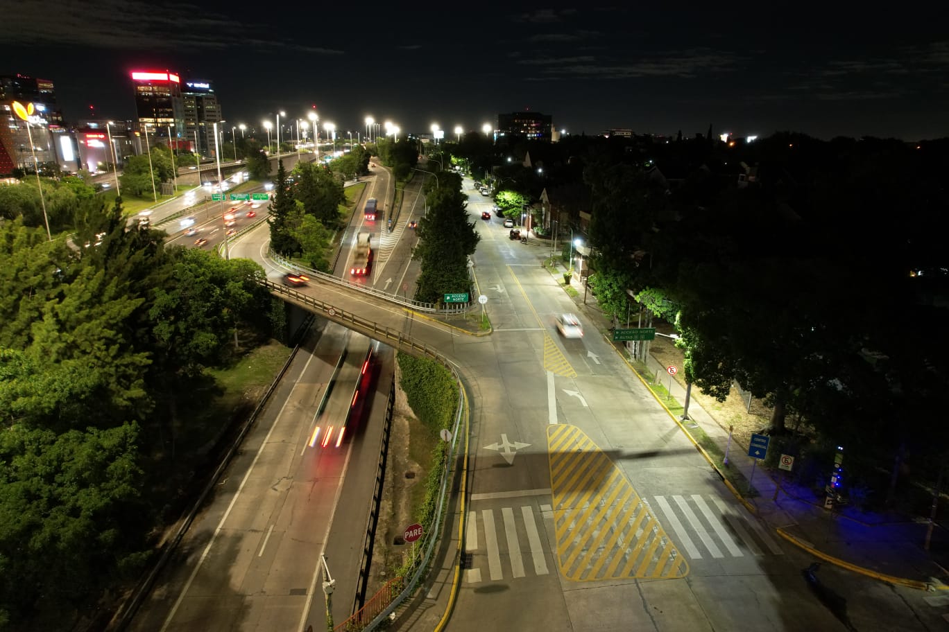 Vicente López instala más de 450 nuevas luminarias LED en accesos y colectoras de la General Paz y Panamericana